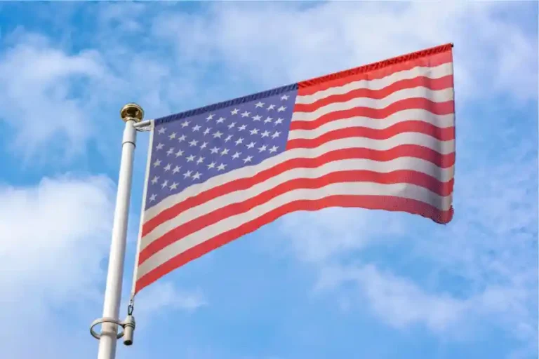 Flagpoles: Merging Elegance and Patriotism with Old Glory